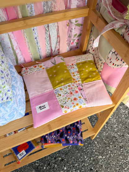 Bubblegum - Kindle Zippered Pouch (I)