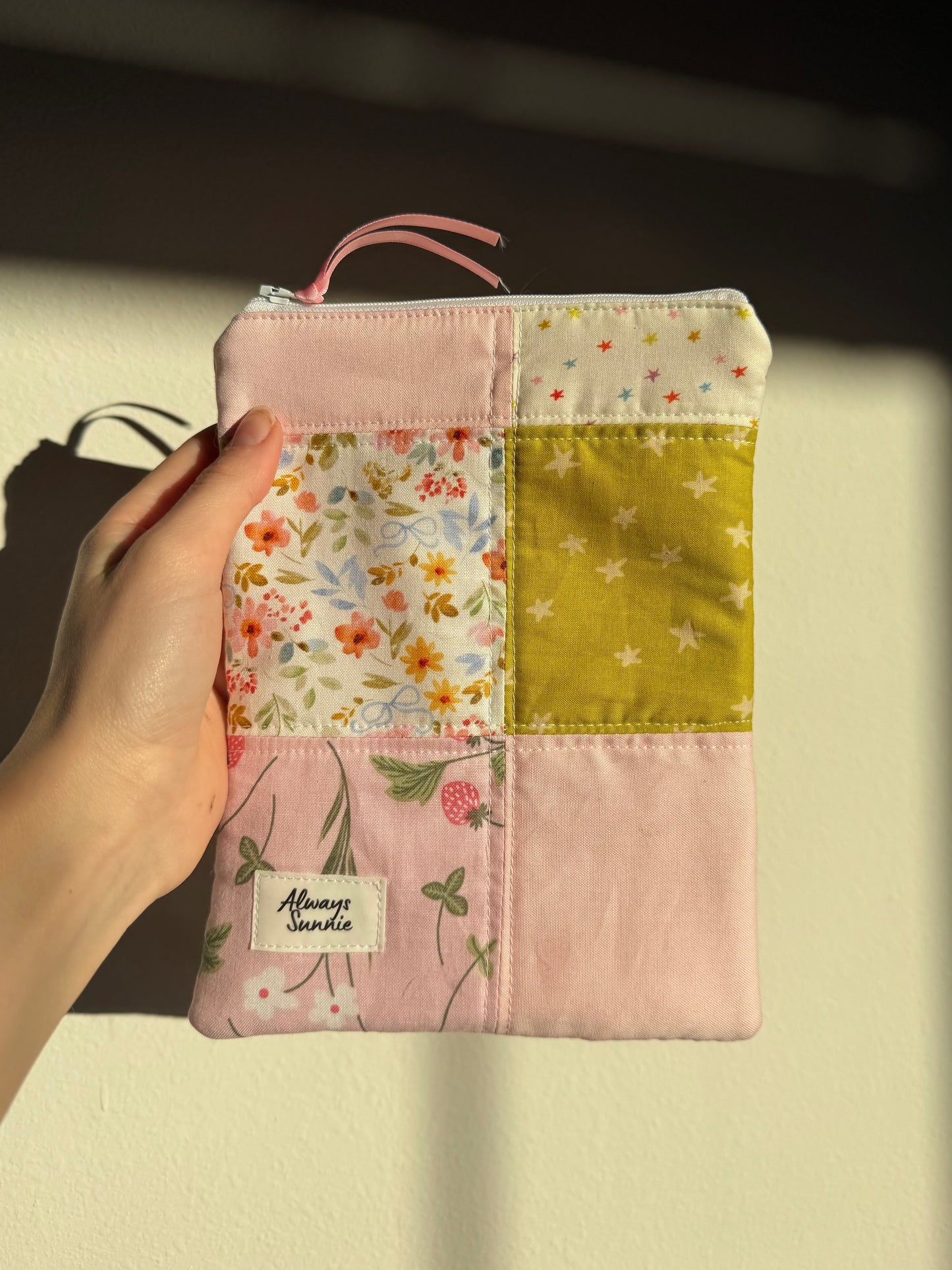 Bubblegum - Kindle Zippered Pouch (I)